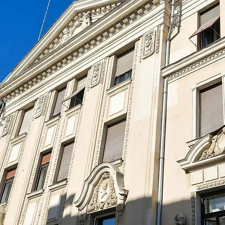 Apartment L&o Gold